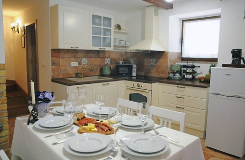 Draguc House | Casa Stella is in a small and quiet village Draguc in the middle of Istria