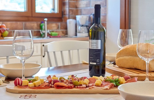 Buzet House | Casa Valla - Two Bedroom Holiday Home with Pool