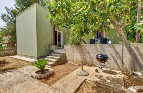 Artatore House | Casa Verde, located in the village Artatore, 150 m distance from the sea, for 5 people.