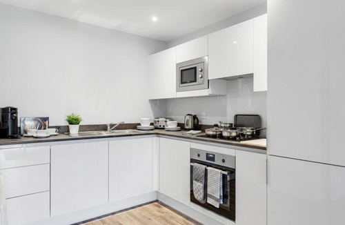 Bordesley Apartment | Central Birmingham Modern 2BED Apartment w WiFi