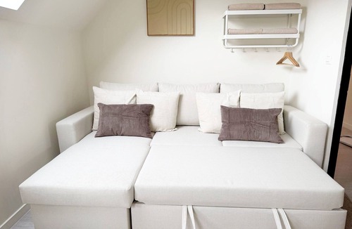 Wondelgemstraat Apartment | Central Ghent | Stylish Private Room in Shared Apartment with High-Speed Wi-Fi