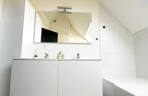Wondelgemstraat Apartment | Central Ghent | Stylish Private Room in Shared Apartment with High-Speed Wi-Fi