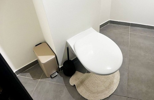 Wondelgemstraat Apartment | Central Ghent | Stylish Private Room in Shared Apartment with High-Speed Wi-Fi