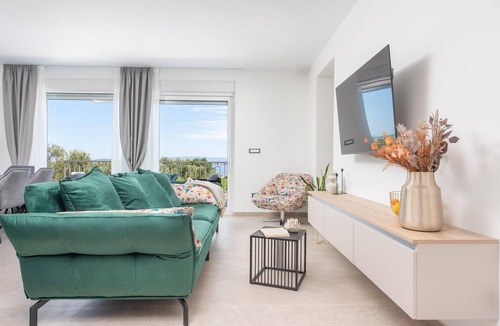 Rudine Villa | Charming Seaside Villa Getaway