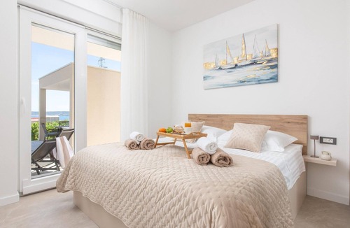 Rudine Villa | Charming Seaside Villa Getaway