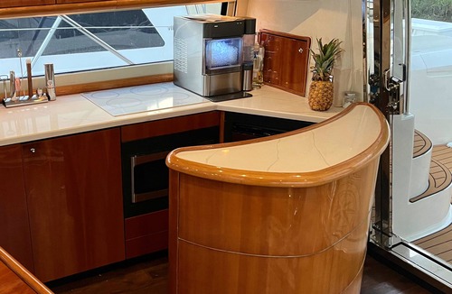 Charleston Boat Rental | Charleston’s best private luxury accommodation: welcome aboard Lady Sadie.