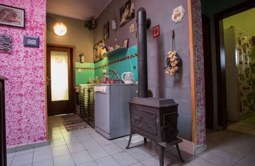 Solta Apartment | Charmante Ferienwohnung Fana by Interhome