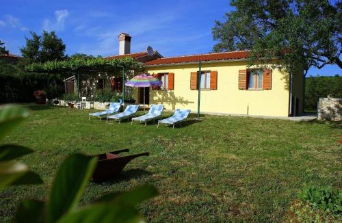 Salakovci House | Charmantes Ferienhaus In Bartići Mit Terrasse