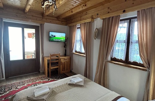 Jezerce Apartment | Charming 1-bedroom apartment with WiFi, AC in serene Jezerce