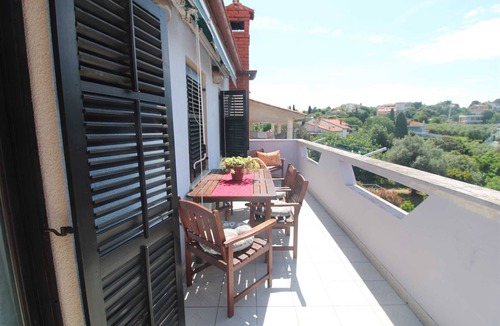 Vinkuran Apartment | Charming 2-Bedroom Apartment with Parking, Perfect for 5