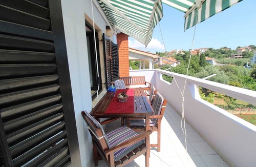 Vinkuran Apartment | Charming 2-Bedroom Apartment with Parking, Perfect for 5