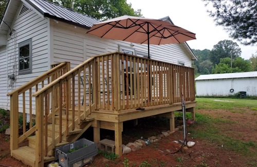Hudson Cabin | Charming 2-bedroom cabin in Big Clifty with WiFi, AC