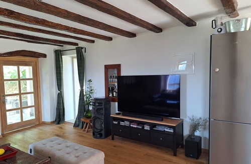 Oprtalj Cottage | Charming 2-bedroom cottage with swimmingpool in welcoming Oprtalj with WiFi, AC