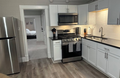 Northeast Minneapolis Arts District House | Charming 2 BR Top Floor Retreat in NE Mpls Arts District!