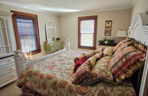 Princeton House | Charming 3-bedroom farmhouse with beautiful views.newly decorated.