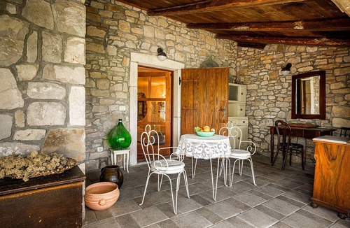 Buzet House | Charming 3-bedroom house with AC and WiFi in Sovinjak
