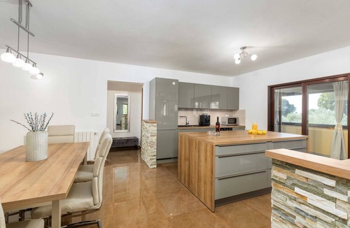 Loborika Villa | Charming 6-BR Villa for 12 with a pool, Dual Living Areas, 5 Parking Spaces