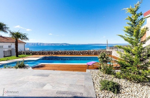 Klenovica Apartment | Charming apartment with pool, sea view, garage, washing machine