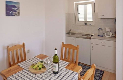 Vinkuran Apartment | Charming Apartment with Garden - beach 300 m away