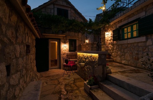 Tice House | Charming apartment with balcony