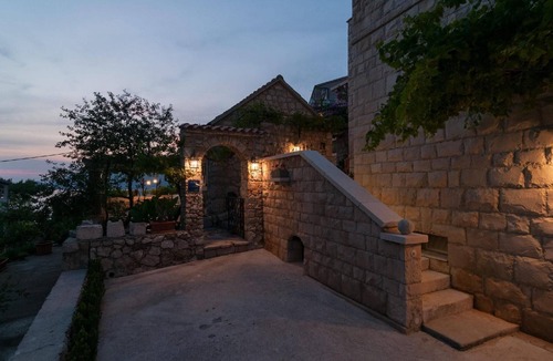 Tice House | Charming apartment with balcony