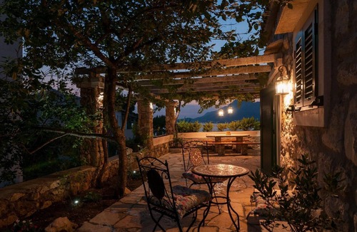 Tice House | Charming apartment with balcony