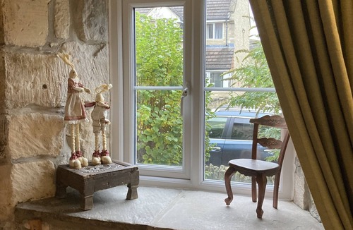 Winchcombe Cottage | Charming Barn Cottage in the Cotswolds. Sleeps 6 with 3 bedrooms and 2 bathrooms