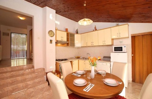 Ripenda Verbanci House | Charming family-friendly 2-bedroom house in welcoming Labin