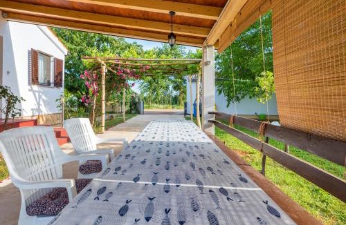 Loborika House | Charming holiday house with beautiful garden and grill