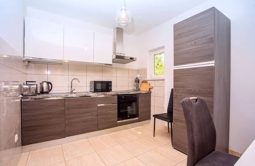 Sestanovac House | Charming house for 8 with private pool and jacuzzi.