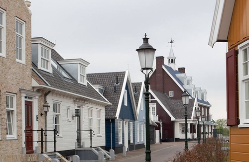 Municipality of Huizen Hotel | Charming Huizen Stay | Gooimeer Lake & Naarderbos Trails & Cultural Landmarks