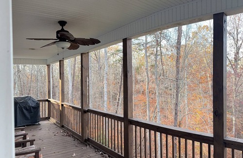 Smith Mountain Lake House | Charming Private Yet Convenient Lake Front 4-bedroom house in Wirtz