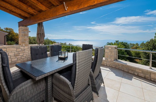 Ripenda Kosi Villa | Charming villa in a quiet area with pool and sea view