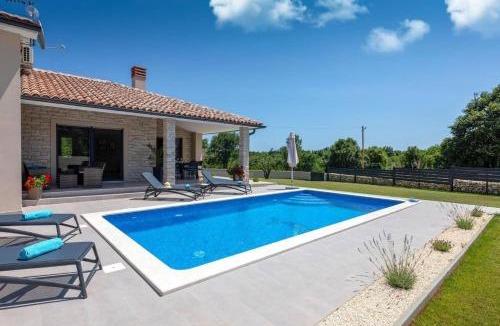 Belavici Villa | Charming villa Martina with pool near Pula and Rabac by WiiBuk