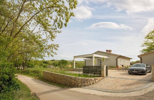 Zupanici House | Charming villa with tended garden and heated pool
