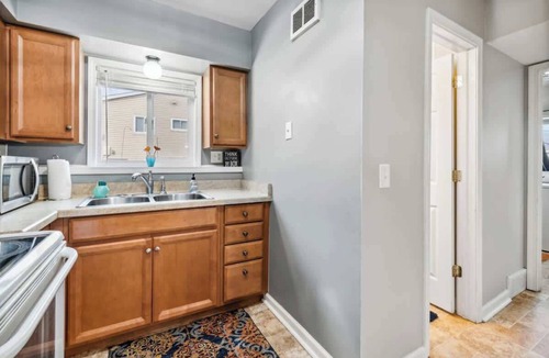 Lansing House | Cheerful 4 Bedroom Lansing Home