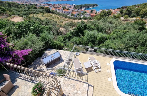 Trogir Villa | Ciovo villa with panoramic view, swimming pool. Close to beach and old town!