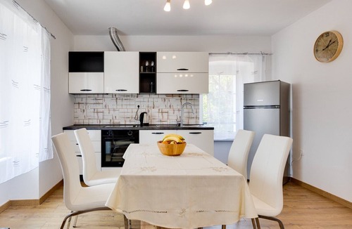 Rasopasno Apartment | Comfortable and economical apartment with private parking on the island of Krk