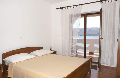 Zubovici Apartment | Comfortable and spacious apartment near beach Zubovići, Pag (A-4065-a)
