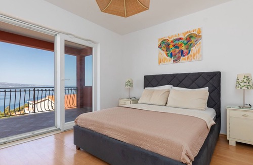 Stanici Apartment | Comfortable and spacious apartment with terrace and sea view Stanići, Omiš (A-2800-d)