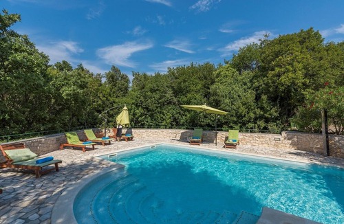 Stanisovi Villa | Comfortable stone Villa Maggie with shared pool in Resort Vlakovo