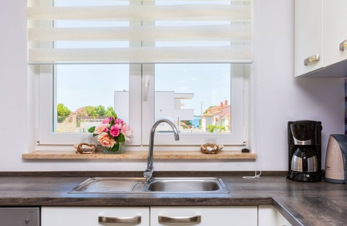 Medulin Apartment | Comfortable vacation home directly by the sea, 80m from the beach