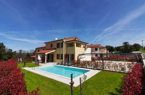 Banjole Villa | Complex of 2 villas Banjole-Marisol with 2 private pools for up to 20 persons only 200m from the beach - WiiBuk