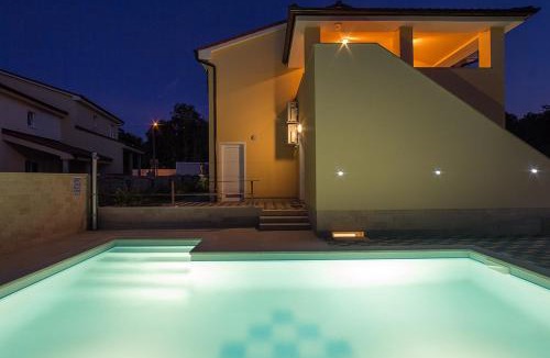 Banjole Villa | Complex of 2 villas Olivia-Aurora with 2 private pools for up to 20 persons only 200m from the beach