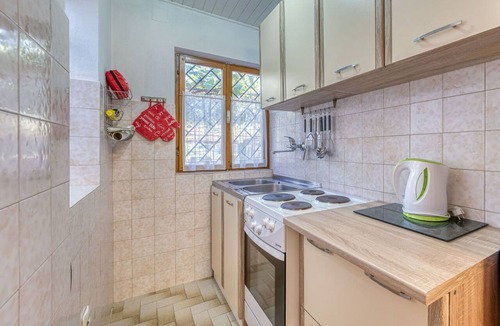Ika Apartment | Cosy apartment for 2 guests with WIFI, TV and terrace