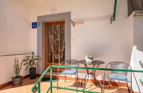 Ika Apartment | Cosy apartment for 2 guests with WIFI, TV and terrace
