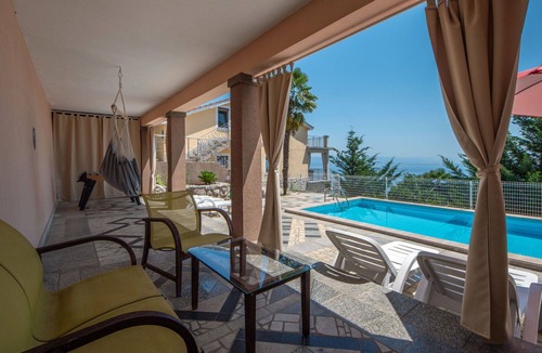 Tulisevica Apartment | Cosy apartment for 4 people with pool, WIFI, A/C, TV, terrace and pets allowed