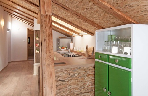 Zvonece Apartment | Cosy apartment for 4 people with WIFI, A/C, TV, terrace, pets allowed and panoramic view
