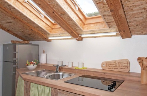Zvonece Apartment | Cosy apartment for 4 people with WIFI, A/C, TV, terrace, pets allowed and panoramic view