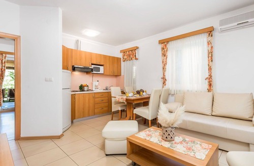 Kampor Apartment | Cosy apartment for 4 people with pool, A/C, WIFI, TV and terrace